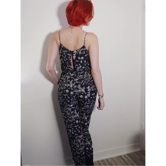 3 for 25! 🌻 H&M Conscious- Black Floral Jumpsuit - Picture 10 of 14